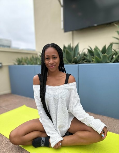 thisorthatwithsunny naked star img