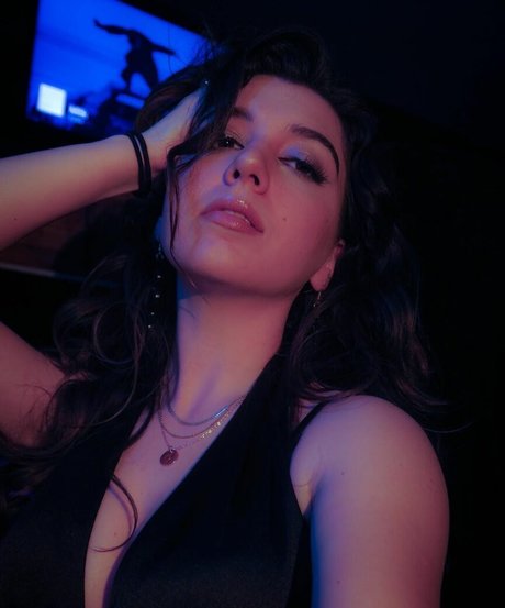 HannahBearsch pretty pornstar pic