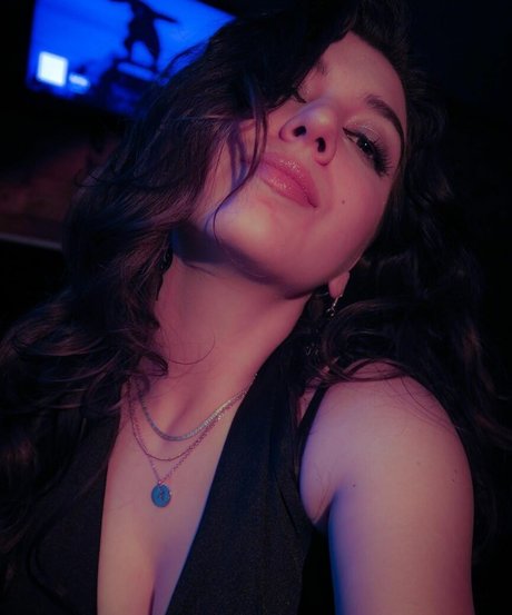 HannahBearsch model hot pictures