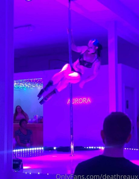 deathreaux model top pictures