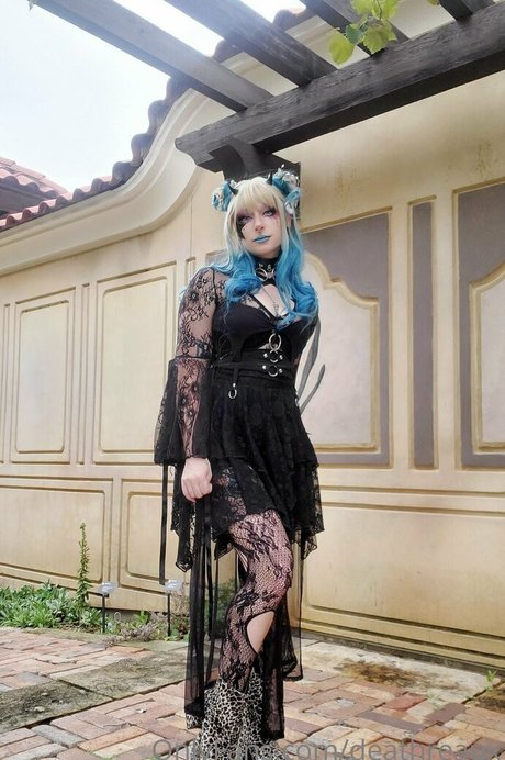 deathreaux model top pic