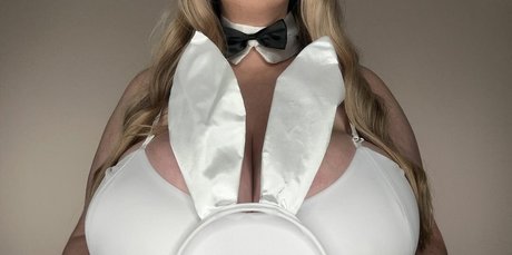 BustyQueen32M nudes pornstar img