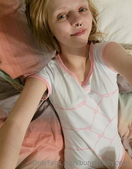 Bunnybabycece model porn picture