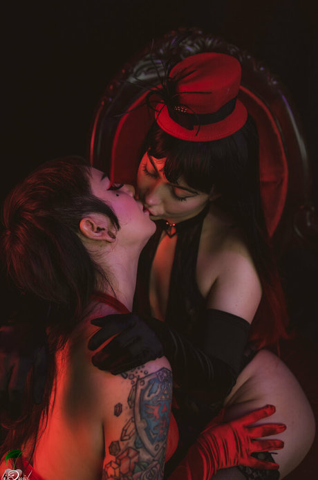 Synthia Valentine adult model photo