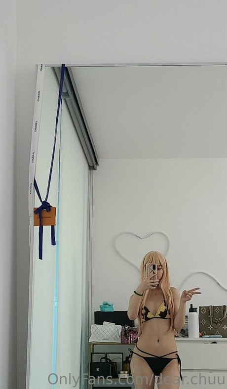 dear chuu model beautiful img