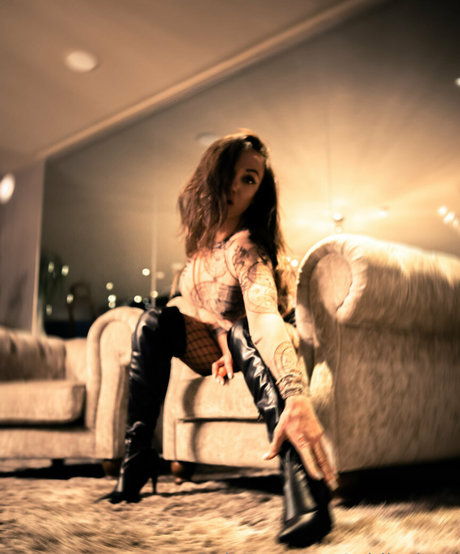 Midjushow hot model photo