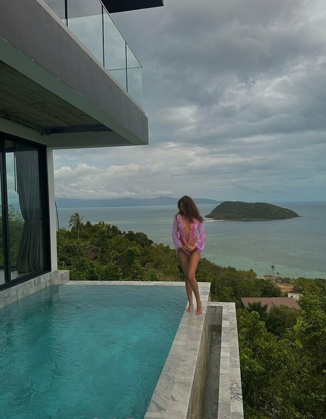 robinsoncrusoe nice model pic