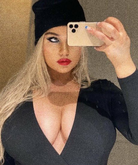 Carolina Sukie pornstar pics