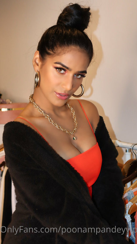 Poonam Pandey exclusive pornstar img