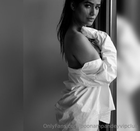 Poonam Pandey pornstar sexy pictures