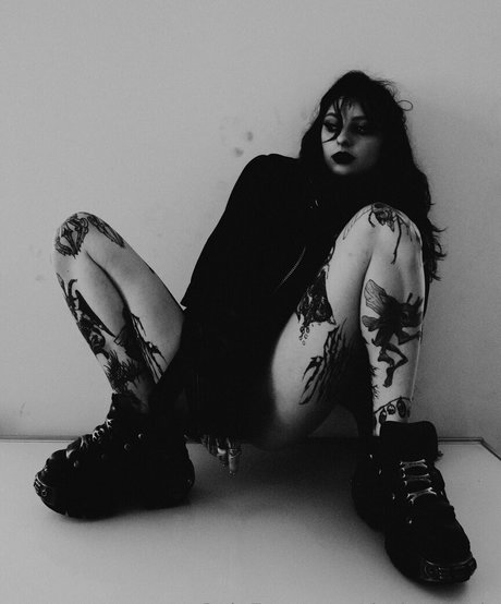 Draken lady sex model image