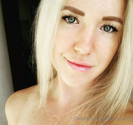 TinaYummy star nudes picture