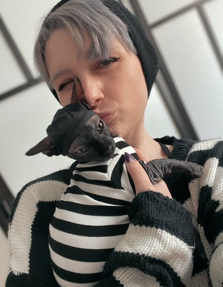 hairy armpits onlyfans naked picture