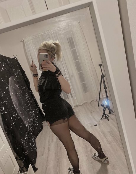 big tits blonde onlyfans erotic pictures