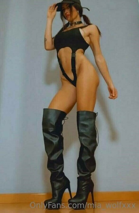 Mia Wolf X beautiful pornstar pics
