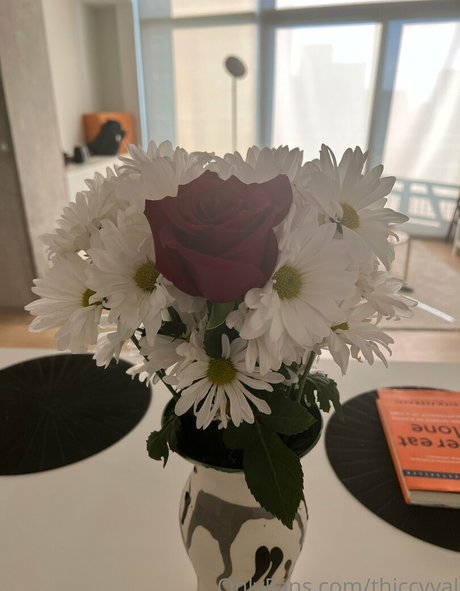 ThiccyVal model xxx photos