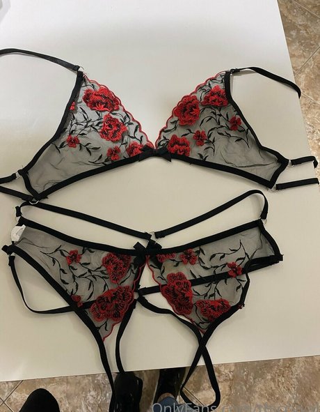 ThiccyVal model best pic