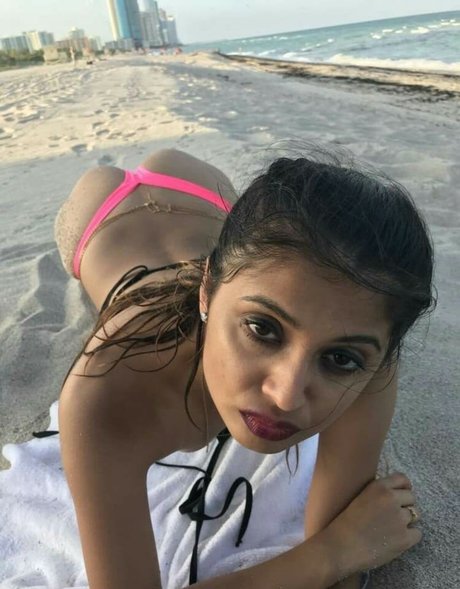 Extraperky erotic actress photo