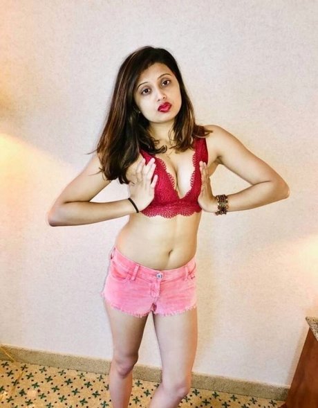 Extraperky model nude photos