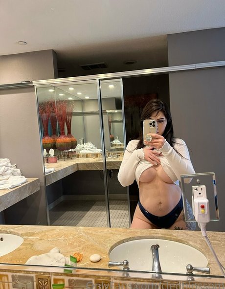 shemale outdoor onlyfans hd image