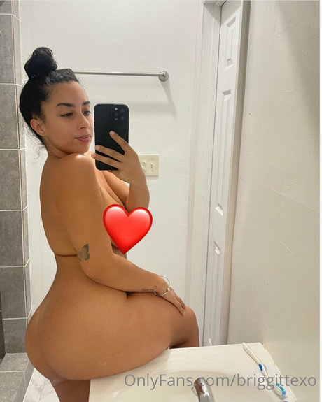 Briggitte naked model pic