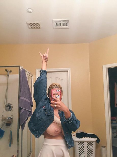 bbywolf666 pornstar image