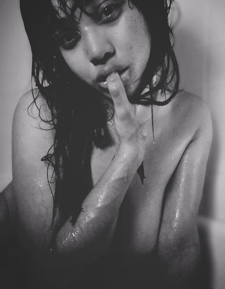 KissingHigh exclusive pornstar archive