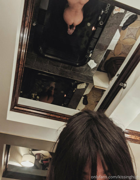 KissingHigh top pornstar gallery