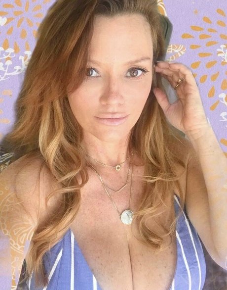 Tamarasuethorne model perfect galleries