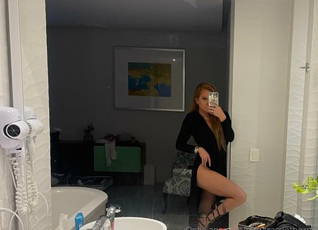 Tamarasuethorne star top pics