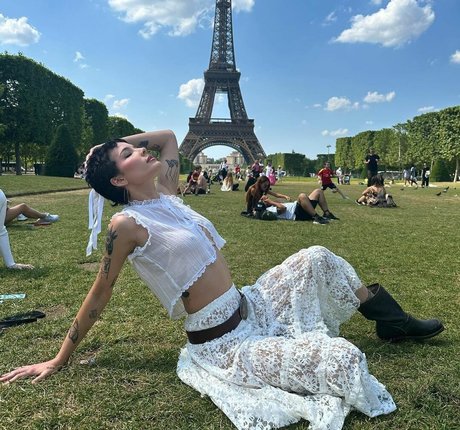 Halsey nice actress pictures