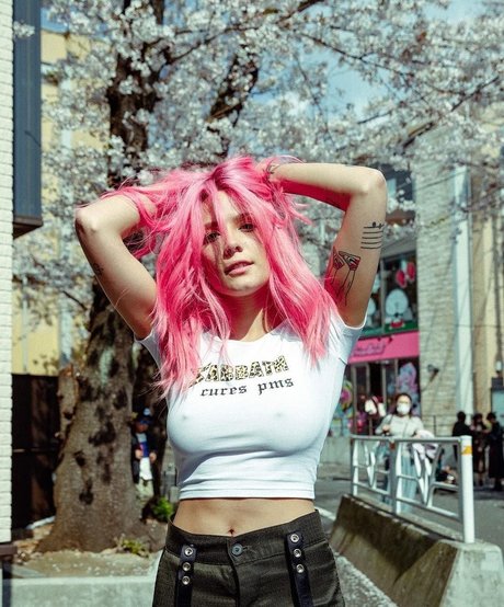 Halsey model nude photos