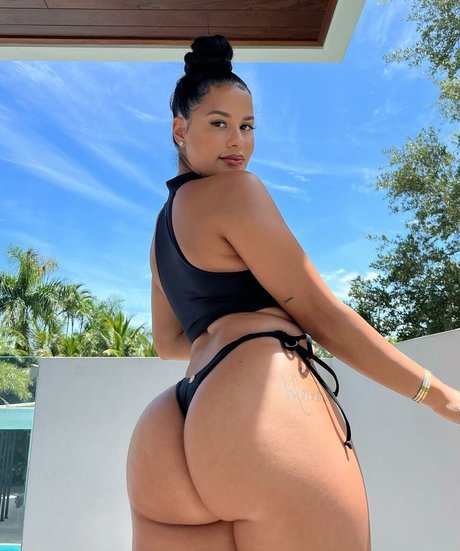 Katya Elise Henry naked star img