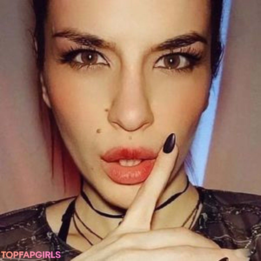 Kat Gunn erotic model image