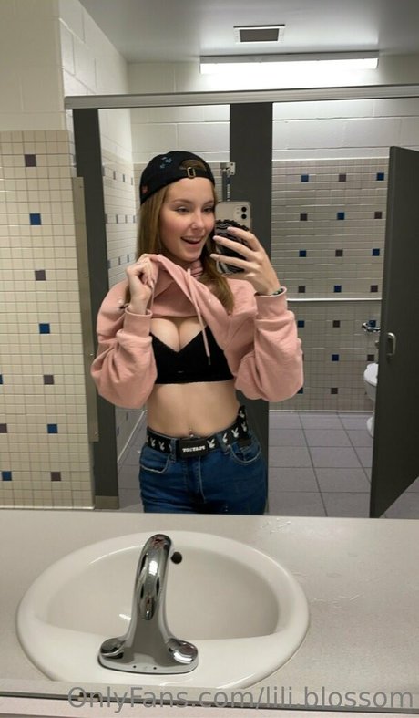 lili blossom pornstar sexy pictures