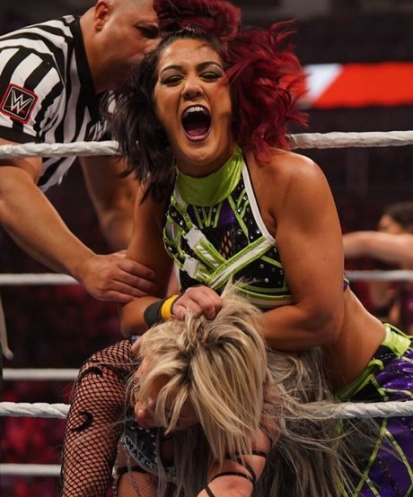 hairy legs onlyfans sexy pic