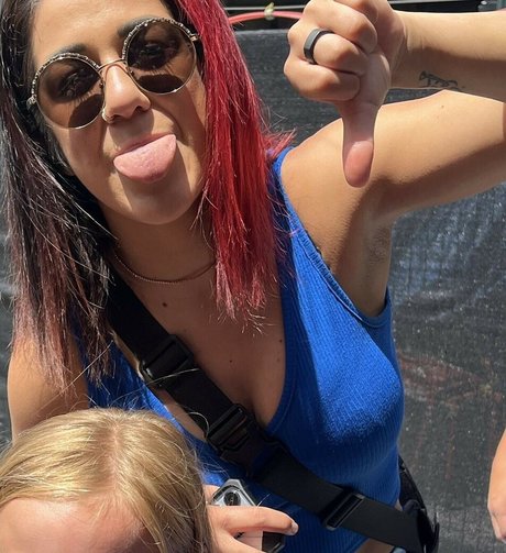 mirror selfie onlyfans erotic pictures