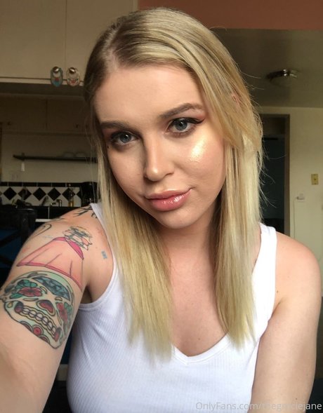 Gracie Jane exclusive model images