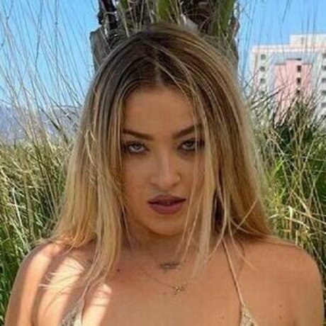 Scarlet Aviram hot model photos