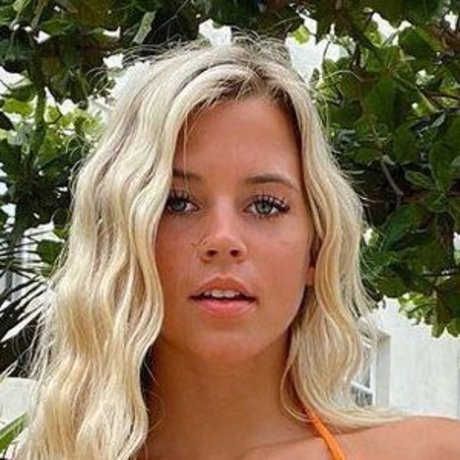 Iza Leslie model xxx image