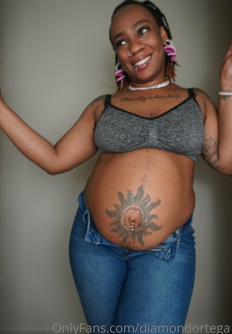 two onlyfans free nude pic