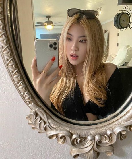 Allissa Shin pornstar beautiful image