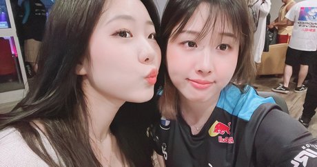 pregnant threesome onlyfans hot nude gallery