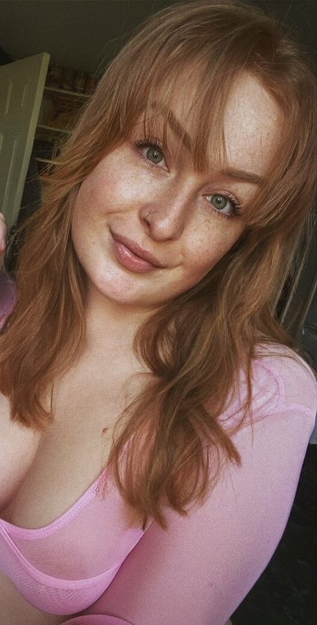 LittleRed x pornstar nude images