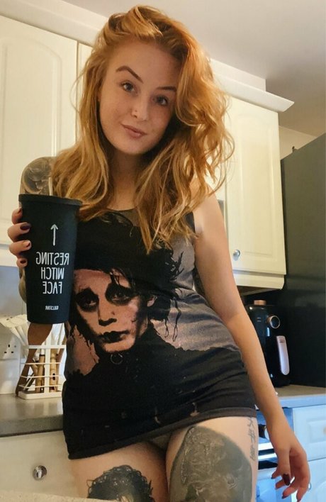 LittleRed x hot model pics