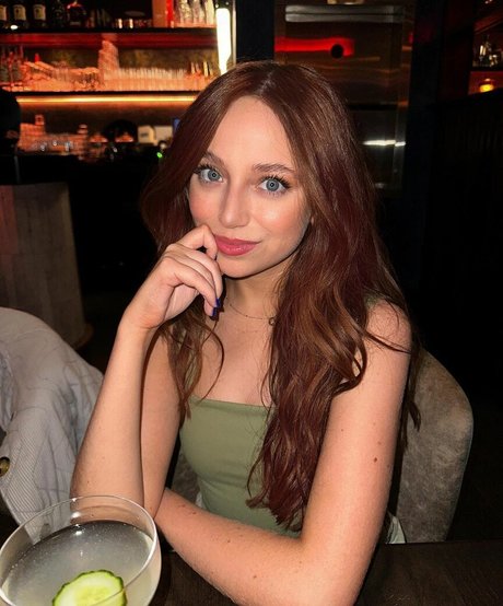 Ellie Schnitt exclusive model pics