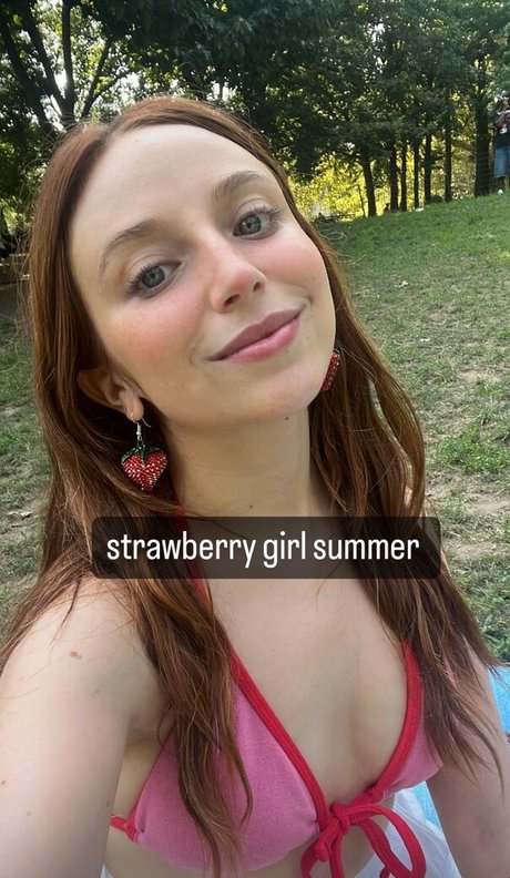 Ellie Schnitt model sexy pictures