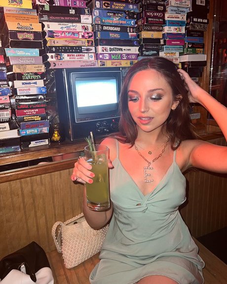 Ellie Schnitt high quality pornstar img