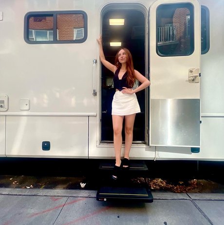 Ellie Schnitt star pretty archive