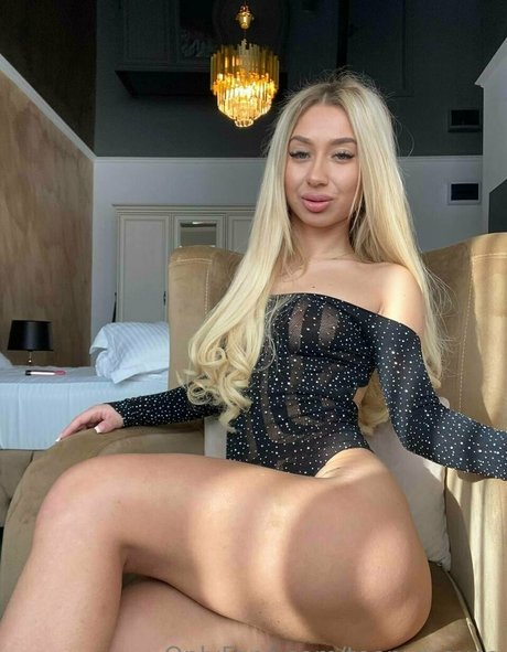 curvy asian onlyfans top photos